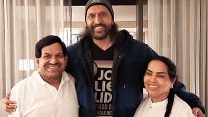 അമേരിക്കയില് ചികിത്സക്കെത്തിയ കോടിയേരി ബാലകൃഷ്ണനെ സന്ദര്ശിച്ച് നടന് ബാബു ആന്റണി