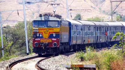 ரூ.2 லட்சம் சம்பளம்.. நேரடி நியமனம்.. இந்தியன் ரயில்வேயில் சேர அருமையான வாய்ப்பு