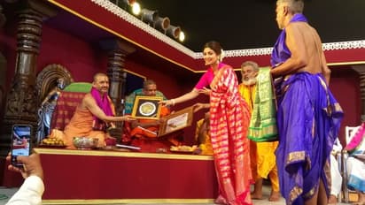 ಬ್ರಹ್ಮಕಲಶೋತ್ಸವಕ್ಕೆ ದೂರದಿಂದ ಬಂದ ಶಿಲ್ಪಾ, ತರಕಾರಿ ಕತ್ತರಿಸಿದ ಕಟೀಲ್