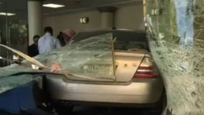 സൗദിയില് കാര് ആശുപത്രിയിലേക്ക് പാഞ്ഞുകയറി; നാല് പേര്ക്ക് പരിക്ക്