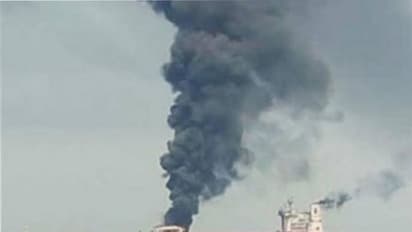 യുഎഇ തീരത്ത് എണ്ണ ടാങ്കറിന് തീപിടിച്ചു