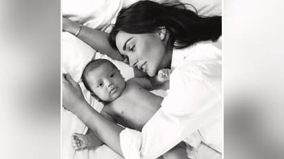 மோசமான கவர்ச்சியில் பாத் டப்பில் மகனுடன் குளியல் போட்ட எமி ஜாக்சன்! தீயாய் பரவும் புகைப்படம்!