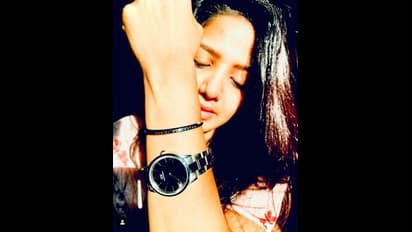 ரசிகர்களை வசப்படுத்த வித விதமாய் போஸ் கொடுக்கும் 'ராசாத்தி' சீரியல் நடிகை பவானி ரெட்டி!