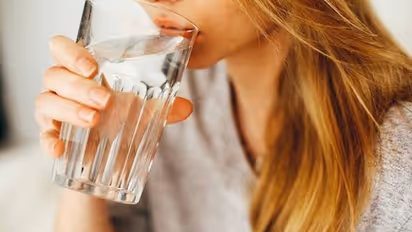 দিন শুরু হোক উষ্ণ গরম জল দিয়ে, খালি পেটে এই জল পানে রয়েছে একাধিক উপকারিতা