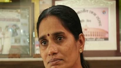 ఎంతకాలం కాపాడతారు.. కన్నీరుమున్నీరైన నిర్భయ తల్లి