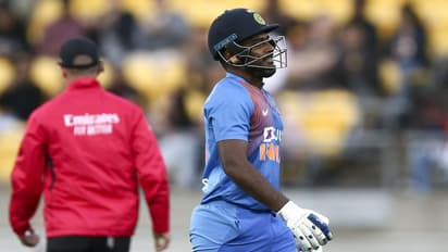 'അദ്ദേഹത്തെ അനുകരിക്കാന് ഞാന് പലവട്ടം ശ്രമിച്ചിട്ടുണ്ട്, പക്ഷെ തോല്വിയായിരുന്നു ഫലം': സഞ്ജു സാംസണ്