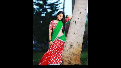 టూ పీస్ డ్రెస్ లో బిగ్ బాస్ భానుశ్రీ... చూసినోళ్లకు చూసినంత!