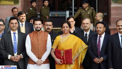 കര്ഷകക്ഷേമം മുഖ്യലക്ഷ്യം, വിദ്യാഭ്യാസ- മേക്ക് ഇന് ഇന്ത്യ- വ്യോമയാന മേഖലകള്ക്ക് ഊന്നല്; നിക്ഷേപ ഇന്ഷുറന്സില് 'ജനപ്രിയം' കേന്ദ്ര ബജറ്റ്