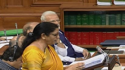 ఇబ్బందిపెట్టిన షుగర్: మధ్యలోనే ముగించిన నిర్మల, అయినా రికార్డు