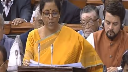 ದಾಖಲೆಯ ದೀರ್ಘಾವಧಿ ಭಾಷಣ: ಕ್ಷಮಿಸಿ ಎಂದ ನಿರ್ಮಲಾ ಸೀತಾರಾಮನ್!