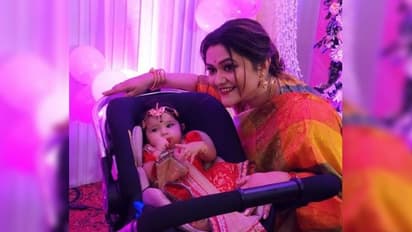 অন্নপ্রাশনের দিনেই প্রথমবার, মেয়ের ছবি প্রকাশ্যে আনলেন কনীনিকা
