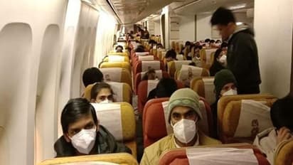 చైనాలో చిక్కుకొన్న తెలుగు టెక్కీ జ్యోతి: ఇండియా ఫ్లైట్ ఎక్కకుండా అడ్డుకొన్న అధికారులు