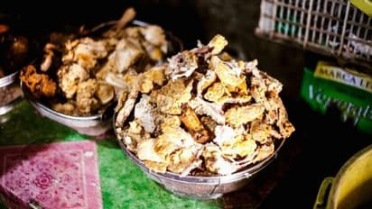 കഴിക്കുന്നത് ചവറ്റുകൂനയിലുപേക്ഷിച്ച മാംസത്തില്‍ നിന്ന് തയ്യാറാക്കുന്ന വിഭവം; വിശപ്പിനേക്കാള്‍ വലുതെന്തുണ്ട്?