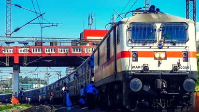 పూర్తిస్థాయిలో రైల్వేల ప్రైవేటీకరణకు నాంది... కొత్తగా 150 ప్రైవేట్ రైళ్లు