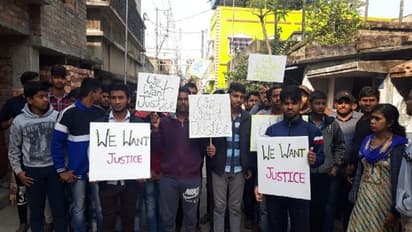 কোচিং সেন্টারে বোমাবাজি দুষ্কৃতীদের, প্রতিবাদে পথে নামল পড়ুয়ারা