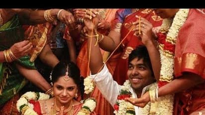 முதன் முறையாக குழந்தையுடன் இருக்கும் புகைப்படத்தை வெளியிட்ட பாடகி சைந்தவி... குவியும் லைக்ஸ்...!!