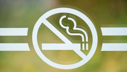 পাকিস্তানে এবার সিগারেটের বিজ্ঞাপন পুরোপুরি নিষিদ্ধ করল ইমরান খানের সরকার