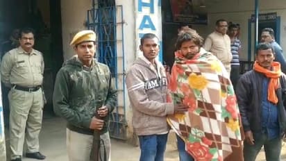 পুলিশের মানবিক মুখ, আড়াই বছর পর ঘরে ফিরলেন যুবক