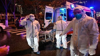 ধীরে ধীরে ভারতে থাবা বিস্তার করছে করোনা, কেরলে তৃতীয় ব্যক্তির শরীরে মিলল মারণ ভাইরাস