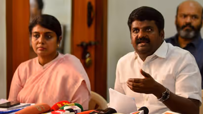 கொரோனாவால் பீதியில் உறைந்த தமிழகம்... அமைச்சர் விஜயபாஸ்கரின் ஒரே வார்த்தையால் பொதுமக்கள் ஆறுதல்..!