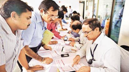 কেন্দ্রীয় সরকারী কর্মীদের জন্য সুখবর, পেতে পারেন ২ লক্ষ টাকা