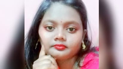 ঠাকুর দেখতে বেরিয়ে নিখোঁজ, রেললাইনের ধারে মিলল কিশোরীর ক্ষতবিক্ষত দেহ