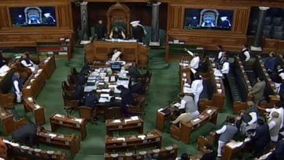 കാർഷിക ബില്ല് പാസാക്കുന്നു; നടുത്തളത്തിൽ ഇറങ്ങി പ്രതിഷേധിച്ച് പ്രതിപക്ഷം; സഭയിൽ നാടകീയ രംഗങ്ങൾ