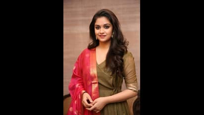 இளைத்து போன தேகம், களைத்துப்போன முகம்... கீர்த்தி சுரேஷுக்கு என்னாச்சு..? போட்டோவை பார்த்து ஷாக்கான ரசிகர்கள்...!