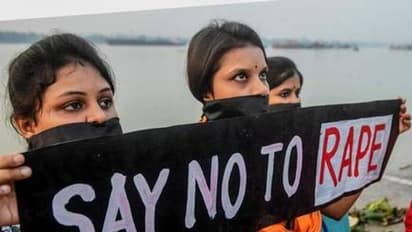 చెల్లెలిపై అన్న అత్యాచారం: అవమానంతో బాలిక ఆత్మహత్య