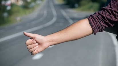 లిఫ్ట్ కావాలని బైక్ ఆపి.. ఆ తర్వాత...