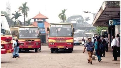 നാളെ മുതൽ ജില്ലകള്ക്കുള്ളില് കെഎസ്ആർടിസി സര്വീസ്; സ്വകാര്യബസുകൾ ഓടില്ല
