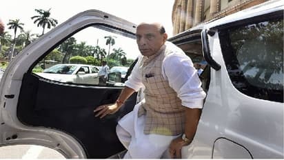 স্বাভাবিকের পথে রাজধানী, দিল্লির হিংসা নিয়ে মন্তব্য রাজনাথ সিং-এর