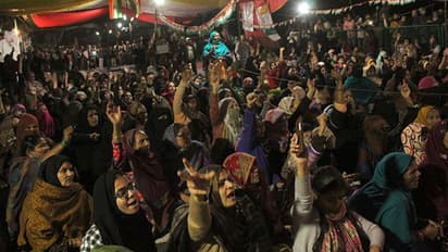 ഷാഹീൻബാഗിലെ തണുപ്പിൽ അമ്മയ്‌ക്കൊപ്പം സമരത്തിനിരുന്ന കുഞ്ഞ് മരിച്ചു, കബറടക്കത്തിന് ശേഷം വീണ്ടും സമരപ്പന്തലിലെത്തി അമ്മ