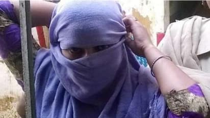 చిన్న గొడవ.. తల్లిని కత్తితో పొడిచి పరారైన కూతురు