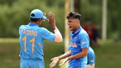 അണ്ടര് 19 ലോകകപ്പ് സെമി: തുടക്കത്തിലെ പാകിസ്ഥാന് കുരുക്കിട്ട് ഇന്ത്യ