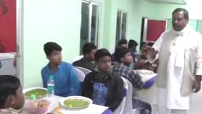 পাত পেড়ে খেল ২৫০ শিশু,ছেলের বিয়েতে ব্যতিক্রমী সুন্দরবনের স্কুল শিক্ষক