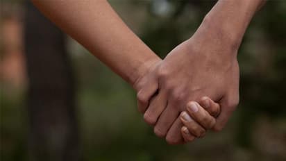 తెలంగాణ: ఒకే రోజు రెండు ప్రేమ జంటల ఆత్మహత్యాయత్నాలు, ఒకరి మృతి