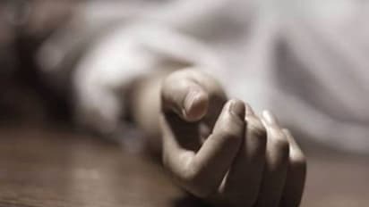 భూమి కోసం... తండ్రికొడుకులను కర్రలతో చితకబాదిన ప్రత్యర్ధులు