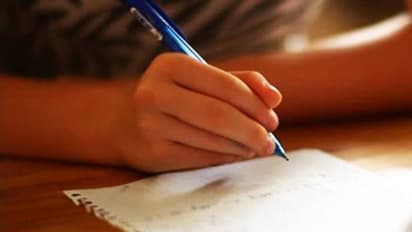 പരീക്ഷയ്ക്ക് കോപ്പിയടിക്കാന് വിദ്യാർഥിനിയെ സഹായിച്ച കാമുകന് പിടിയില്