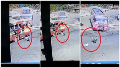 ഓടിക്കൊണ്ടിരുന്ന കെഎസ്ആര്‍ടിസി ബസിൽ നിന്ന് യാത്രക്കാരി തെറിച്ചുവീണു; ഗുരുതര പരിക്ക്