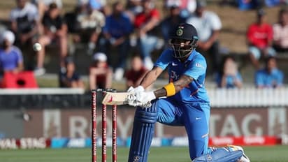 കെ എല് രാഹുലിന് ഇതും വഴങ്ങും; ചര്ച്ചയായി റിവേഴ്സ് സ്വീപ്പ് സിക്സ്- വീഡിയോ