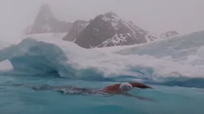 ধ্বংসের মুখে পৃথিবী, দ্রুত গলতে শুরু করেছে হিমবাহ, প্রমাণের জন্য বরফ জলে সাঁতার আবহাওয়াবিদের