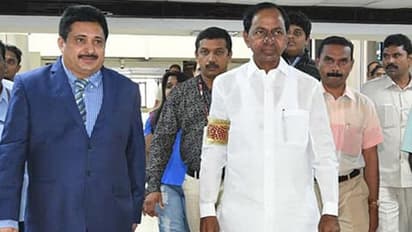 కేసీఆర్ కేబినెట్లోకి కేరళ ఐజీ లక్ష్మణ్: ఐటి శాఖ అప్పగింత