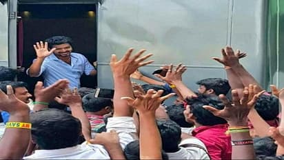 ಕಾಲಿವುಡ್‌ಗೆ ಐಟಿ ಶಾಕ್,  ಮಾತಾಡಲೂ ಬಿಡದೆ ವಿಜಯ್ ಕರೆದೊಯ್ದ ಅಧಿಕಾರಿಗಳು