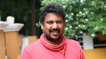 డైరక్టర్ కు కాస్ట్‌లీ ఫ్లాట్ గిఫ్ట్‌, ఫుల్ హ్యాపీ