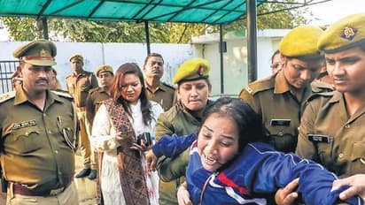 2வது மனைவியின் கள்ளக்காதலுக்கு இடையூறாக இருந்ததால் ஆத்திரம்... விஸ்வ இந்து மஹாசபா தலைவருக்கு நேர்ந்த பரிதாபம்!