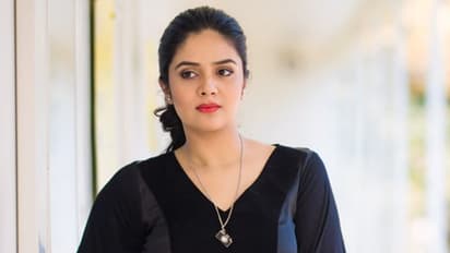 కొందరు వ్యక్తులు ఇంటికొచ్చేస్తున్నారు.. శ్రీముఖి షాకింగ్ కామెంట్స్!