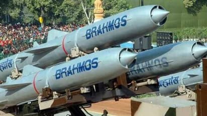 ​2 Km दूर से ही बटन दबाते डिफ्यूज हो जाएगा बम...ऐसे हैं भारत के ये 11 जंगी हथियार