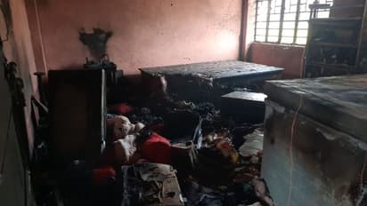 তছনছ হওয়া বাড়িতে মিলল বৃদ্ধের দগ্ধ দেহ, মৃত্যু ঘিরে ঘনাচ্ছে রহস্য়