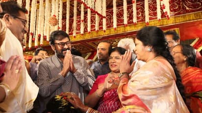 కోడి రామకృష్ణ కుమార్తె వివాహ వేడుకలో చిరంజీవి, బాలయ్య.. సెలెబ్రిటీల సందడి